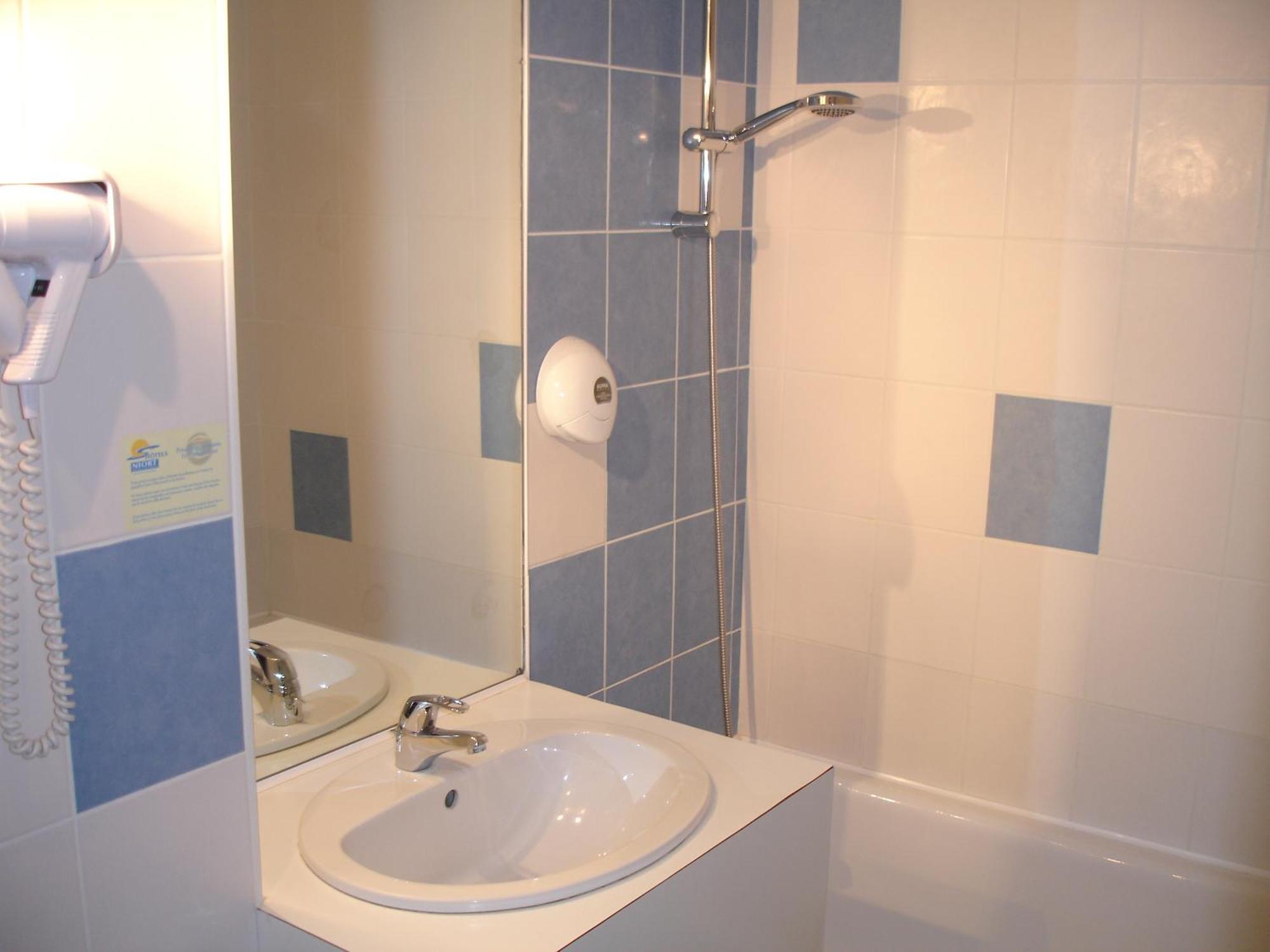 Agape Hotel Niort- Bessines Room photo