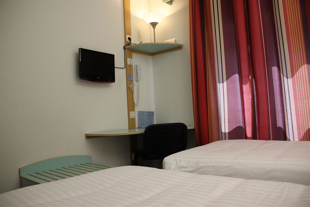 Agape Hotel Niort- Bessines Exterior photo