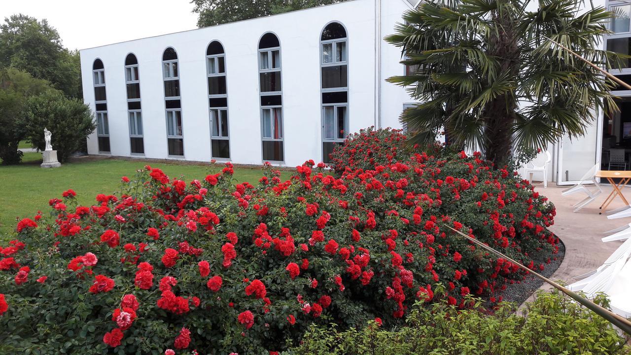 Agape Hotel Niort- Bessines Exterior photo