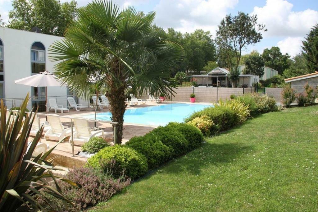Agape Hotel Niort- Bessines Exterior photo